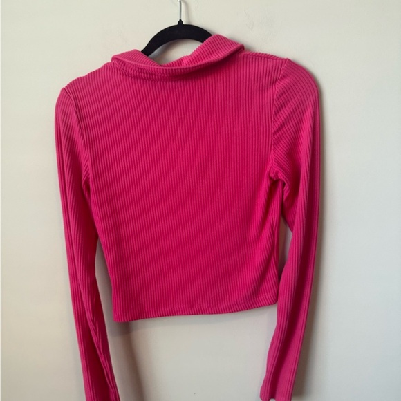 Altar'd State Fuchsia Ribbed top size medium - Picture 2 of 4
